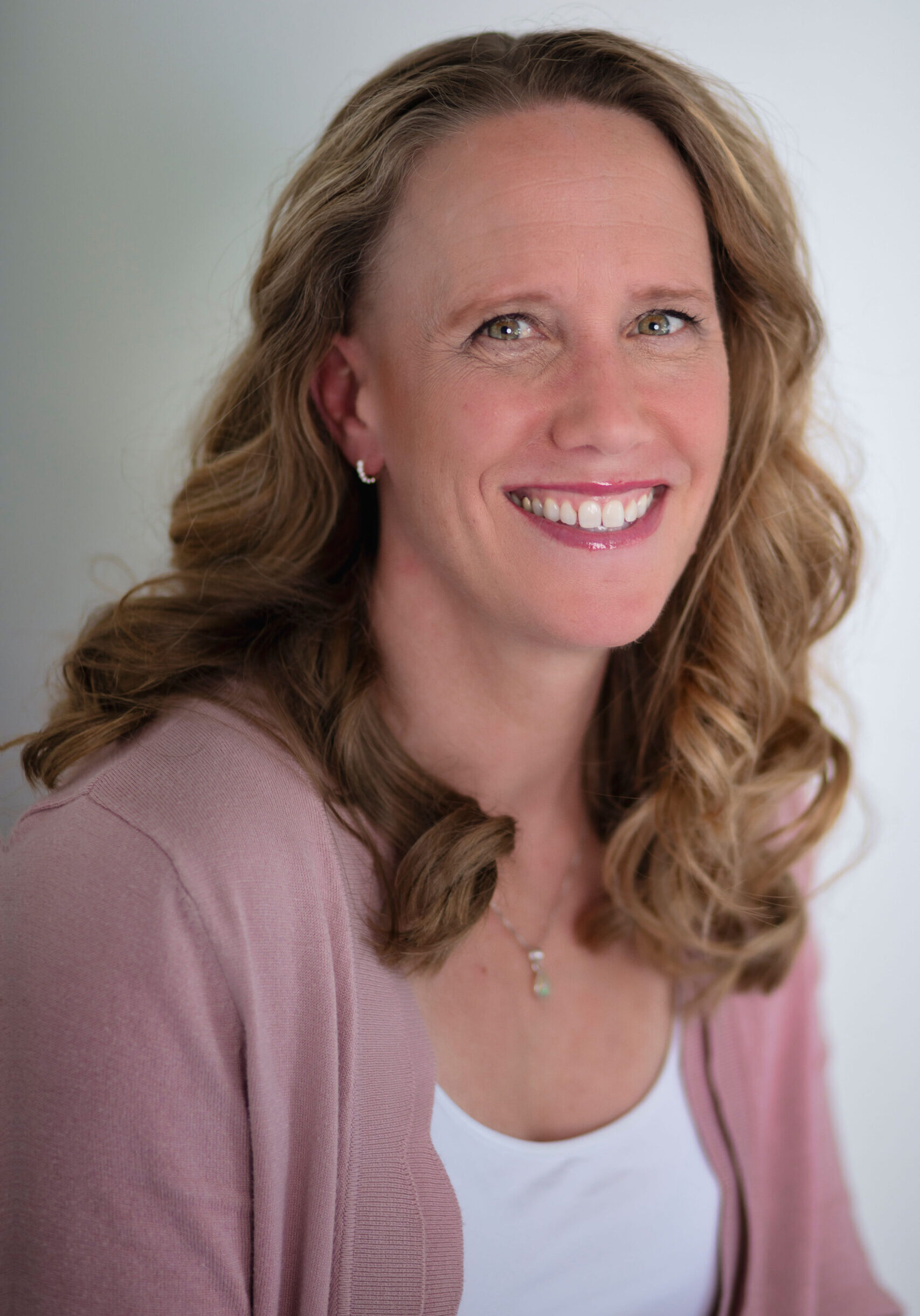 Laura Warner Board Headshot
